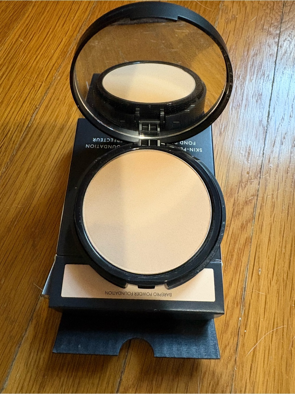bareMinerals Barepro 16H Pressed Setting Powder with applicator